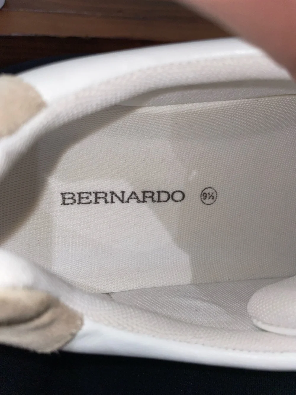 Bernardo Tatum Leather Logo Sneakers Low-Top Sneakers B46 Size 9.5